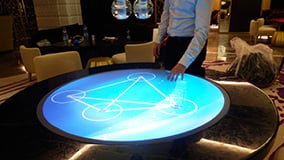 round-touchscreen-table-hyatt-hotel-bar-istanbul-06.jpg